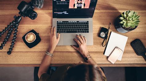 Adobe reports growing opportunities for "non-professional" content creators