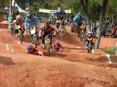 Fichier:BMX racing action photo.jpg — Wikipédia
