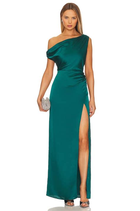 What To Wear To Opera: Style Guide To Look Perfect For The Occasion