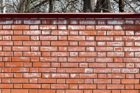 Как убрать белый налет с кирпича?