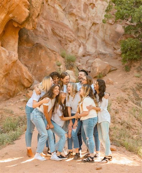 group friend  group picture poses friends group photo