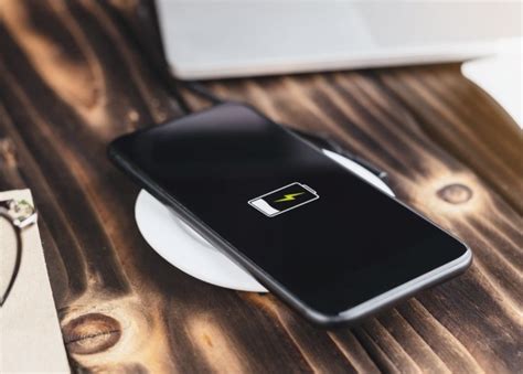 За якого рівня заряду батареї потрібно ставити смартфон на зарядку ...