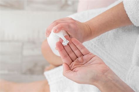 Page 6 | Hand Moisturizer Images - Free Download on Freepik