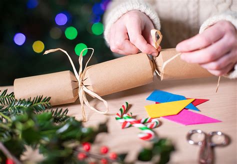 how to make christmas crackers