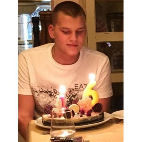 Синът на ДесиСлава стана на 16