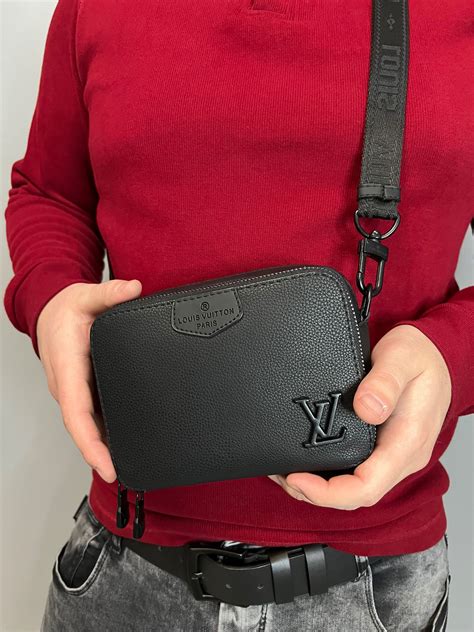 Мужская сумка через плечо черная Louis Vuitton: 1 550 грн. - Сумки ...