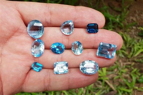 Blue Topaz Meaning: Spiritual Benefits & Uses - Luxury Fashionista