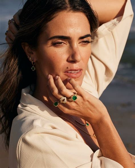Peinado De Nikki Reed Para El 2024 Sección Visual De Siempre Hay Una