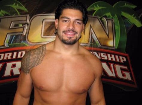 Still sexy as hell with short hair Roman Reigns Smile, Roman Reigns ...