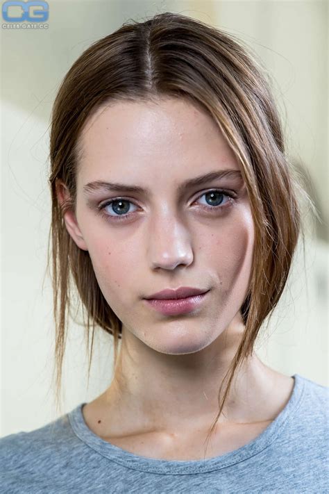 Esther Heesch nackt, Nacktbilder, Playboy, Nacktfotos, Fakes, Oben Ohne