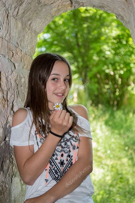 Très belle jeune fille de 12 ans — Photographie sylv1rob1 © #79402590