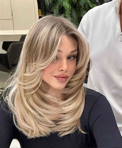Trending Hairstyles for Women with Short Hair: Stylish & Low