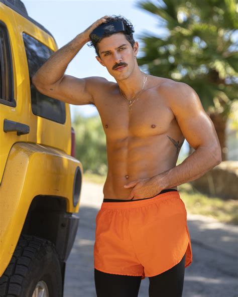 Gymfluencer Steven Kelly Bulks Up