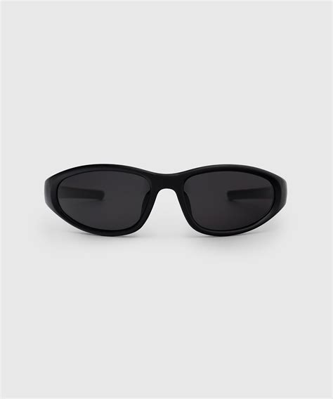 [Influencer pick] ALEXIS black | ファッション通販サイト NUGU