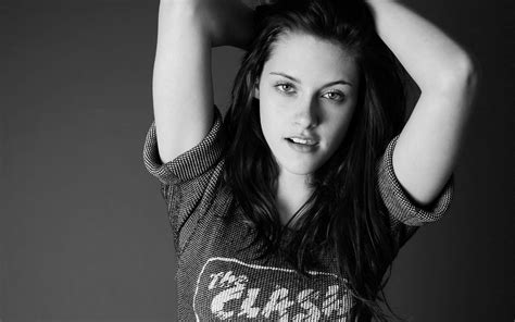 Kristen Stewart: Intense Gaze HD Wallpaper