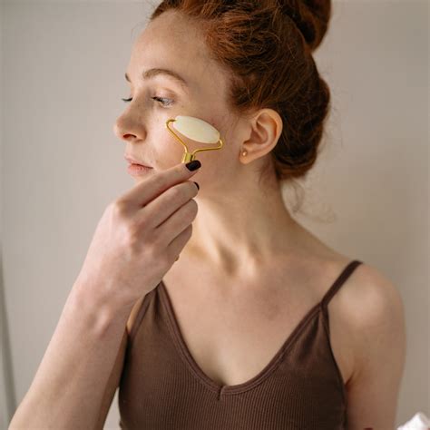 The Benefits of Face Rollers and How to Include them in your Skincare ...