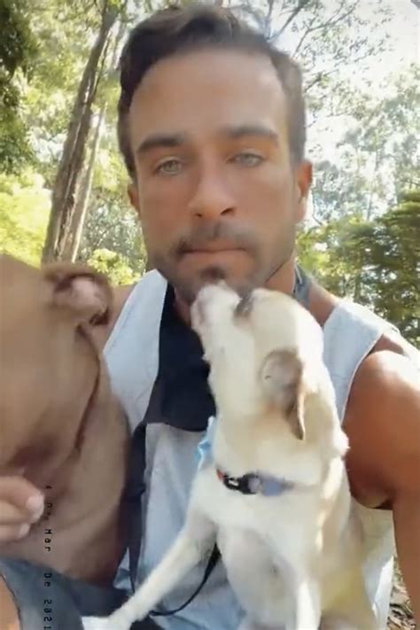 Erasmo Viana encontra pets que adotou com Pugliesi e posta reflexão