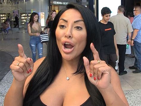 Kiara Mia's Instagram, Twitter & Facebook on IDCrawl