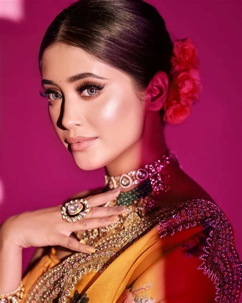 shivangi joshi naira saree  tanvi dogra shivangi joshi bridal