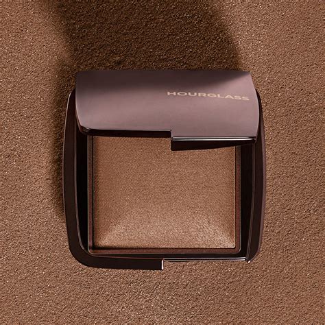 Ambient™ Lighting Finishing Powder – Hourglass Cosmetics
