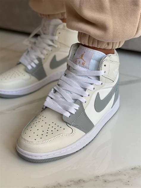 Кроссовки женские nike air jordan 1 retro найк аир джордан — цена 2250 ...