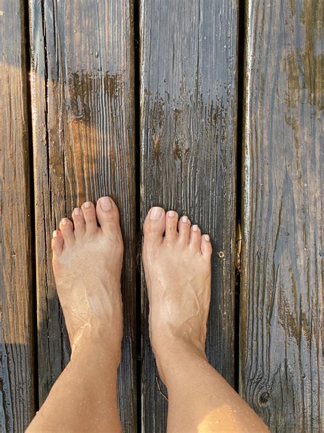 I love wet feet pictures : r/VerifiedFeet