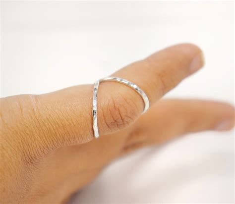 SS DESIGNS Thin Hammered Sterling Silver Swan Neck Splint Ring