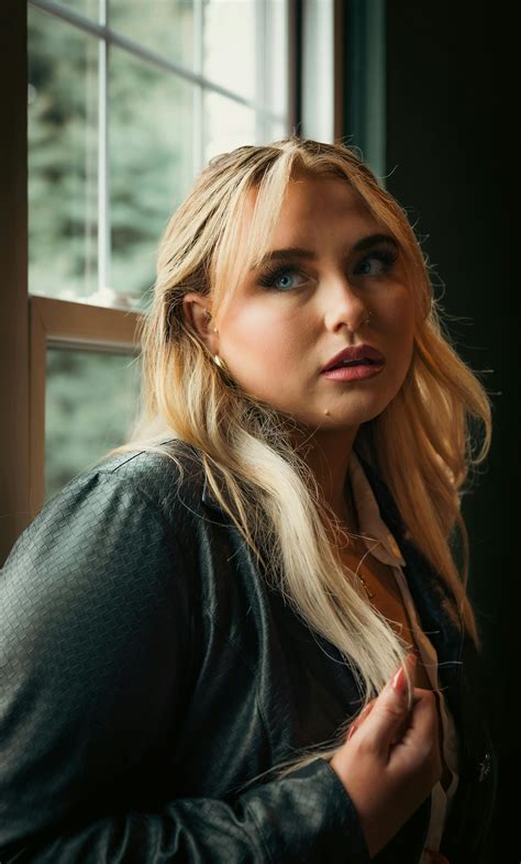 Beautiful Blond Big Ass Women Photos, Download The BEST Free Beautiful