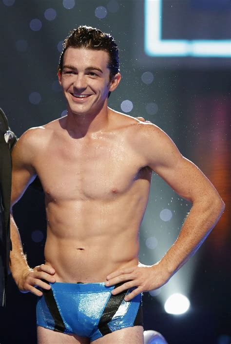 Best Celebrity Bulge Photos - Celebrities with Bulges