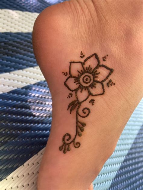 Foot henna | Small henna designs, Cute henna tattoos, Henna style tattoos