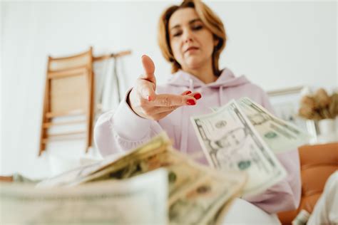 135 USD to Pakistani Rupees (PKR): 30 Key Questions on Conversion and