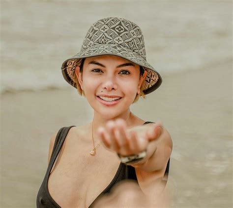 Nikita Mirzani Itu Siapa? Ini Biodata dan Profil Lengkap Instagram ...