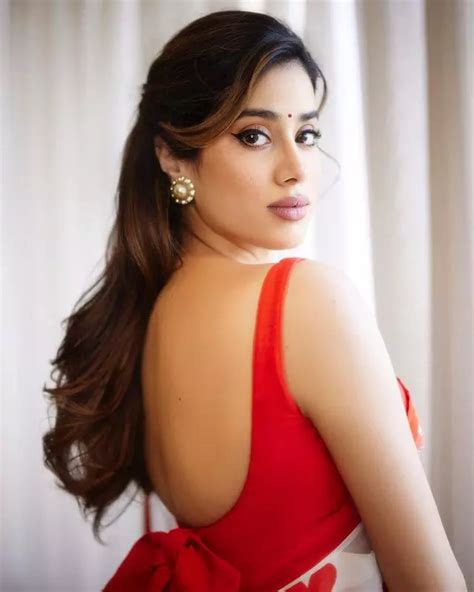 Janhvi Kapoor bears a striking resemblance to Sridevi | Janhvi Kapoor ...