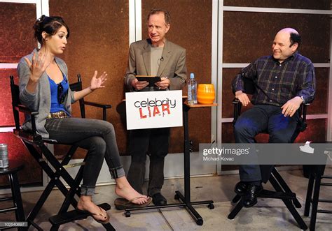 Lizzy Caplan's feet