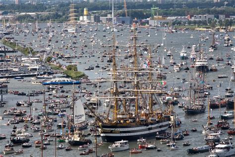 Sail Amsterdam 2015 — самый большой парад судов | Прикол.ру — приколы ...