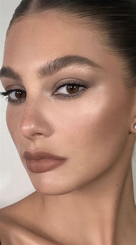 Pin by Carolina Diaz on Maquillaje de ojos | Skin makeup, Makeup trends ...
