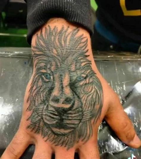 Unconventional Ink: Tattoos That Defy Convention (47 PICS) - izispicy.com