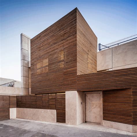 Inward-facing Iranian home lets light filter in through a facade of ...