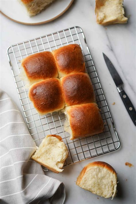 Japanese Milk Bread Recipe (Hokkaido Milk Bread Rolls) - Hungry Huy