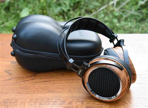 Sivga Phoenix review: stylish headphones with wood finish