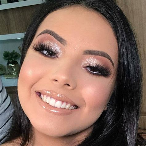 Maquiagem Simples Para Formatura A Noite - Pin de Caroline Alves em Formatura | Ideias de maquiagem, Maquiagem ...