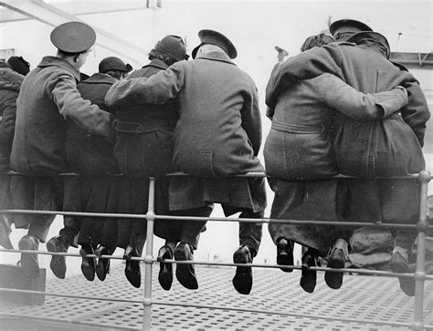 30 фото о том, как провожают и встречают солдат » BigPicture.ru