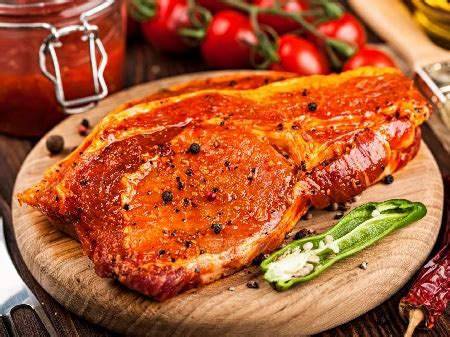 Марината за крехки свински вратни пържоли с чесън, соев сос и сос ...