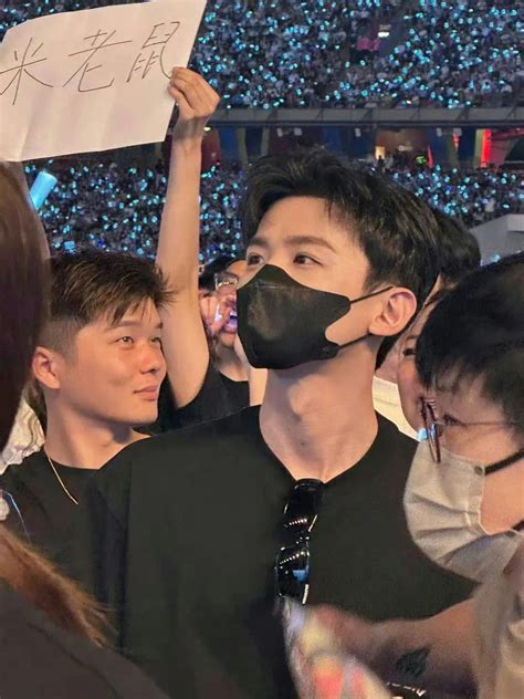 netizens photographed bai jingting    mayday concert imedia