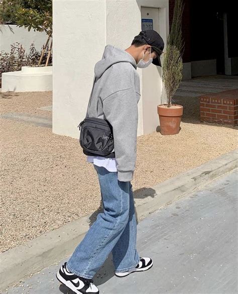 Baggy Jeans: The Latest Trend in Men's Fashion - See How to Rock Them Here