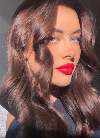 What’s Driving Brooke Schofield’s Explosive Net Worth Growth in 2025? - Veja Store Site
