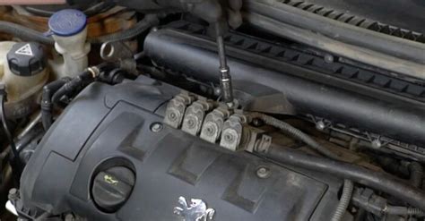 Ohje: Peugeot 207 hatchback-auton ilmansuodattimen – vaihto