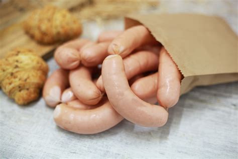 Сосиски, сардельки: Сардельки з сиром вищого сорту 500г