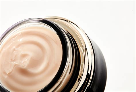 CLÉ DE PEAU BEAUTÉ — купить косметику в Москве в интернет-магазине ...