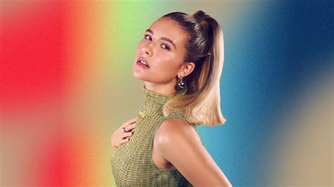 At home with Mimi Webb (no, she doesn't want to set it on fire